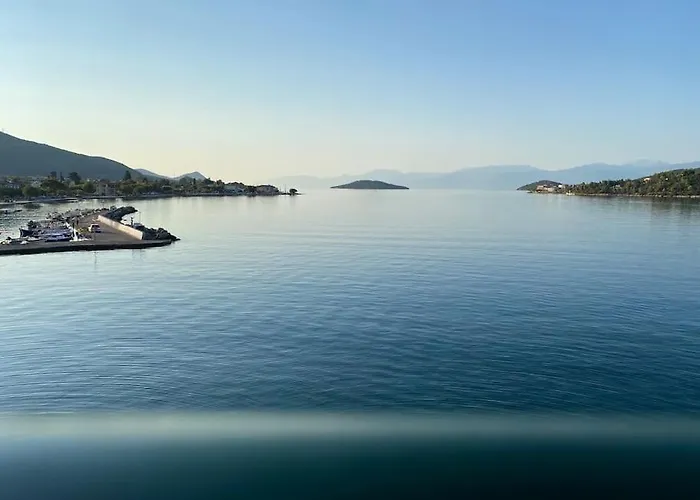 Seaside Apartment In Glyfada-Trizonia