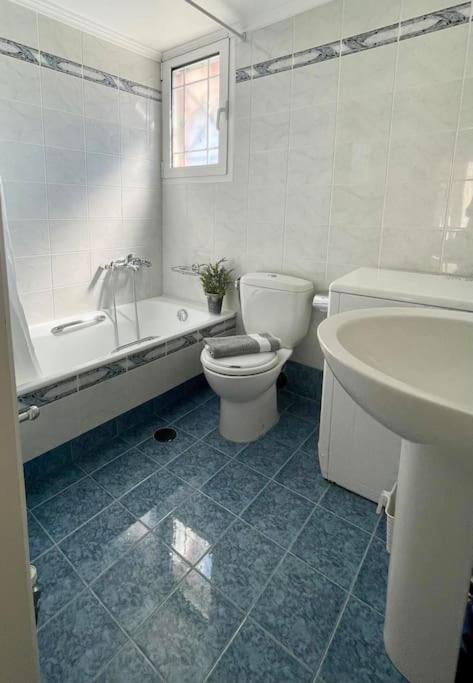 Seaside In Glyfada-trizonia Apartment *